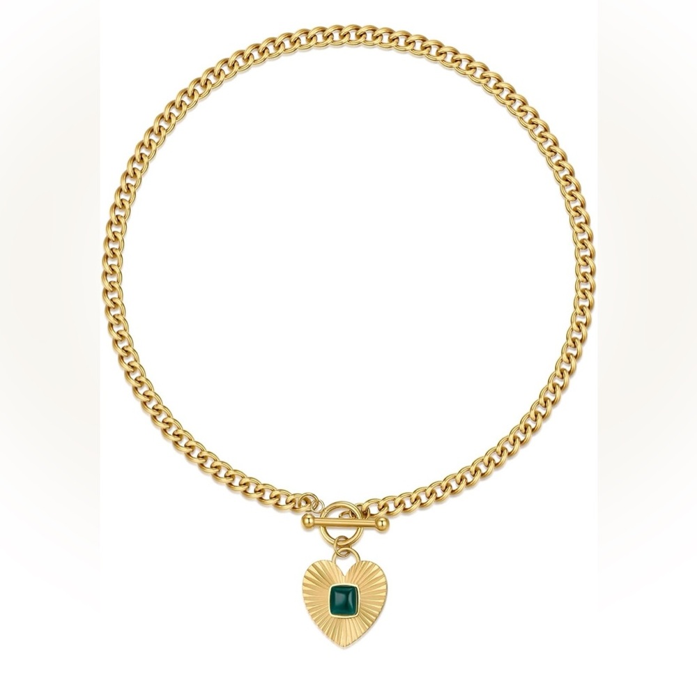 Elegant Emerald Green Agate Heart Pendant Necklace – 18” Length